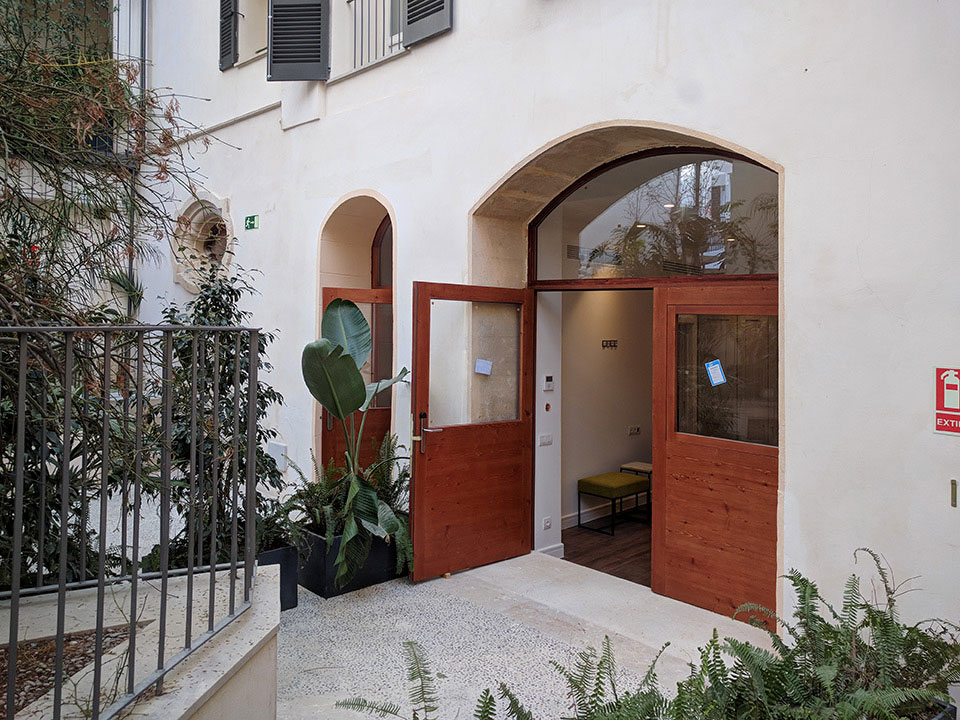 Nuevas puertas y ventanas para habitaciones de hotel en Palma de Mallorca