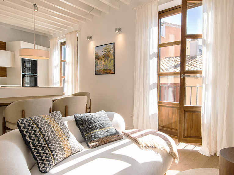 Salón de apartamento reformado junto a Plaza Quadrado en Palma