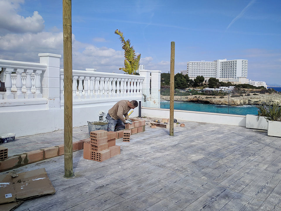 Construcción barra de piscina en hotel de diseño en Cala Murada Mallorca